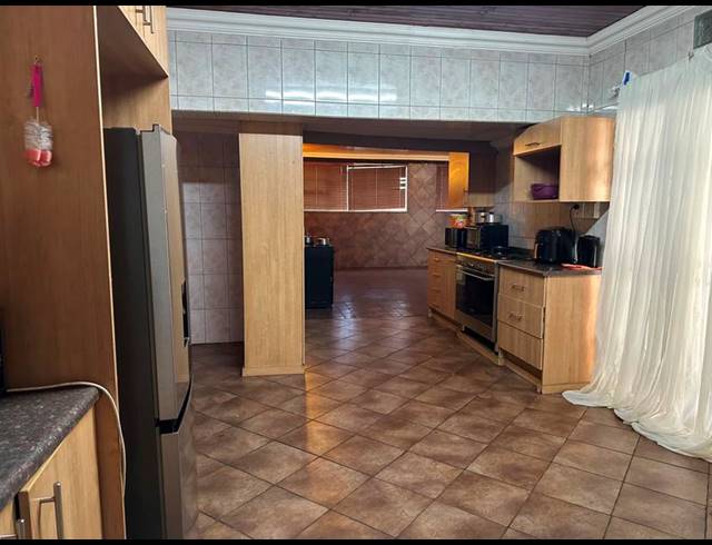 5 BEDROOM HOUSE FOR SALE IN SELCOURT